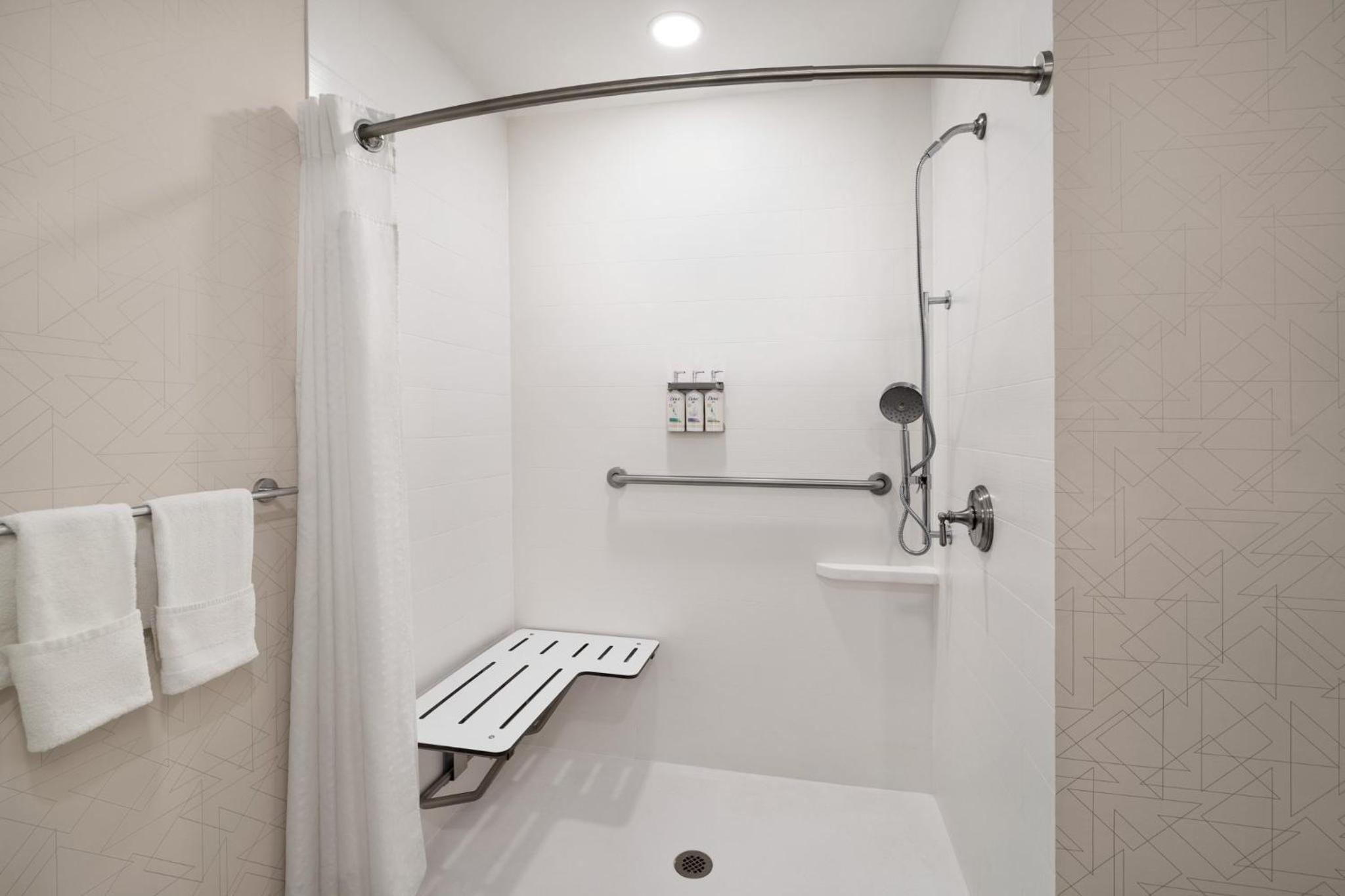holiday inn express syracuse airport by ihg