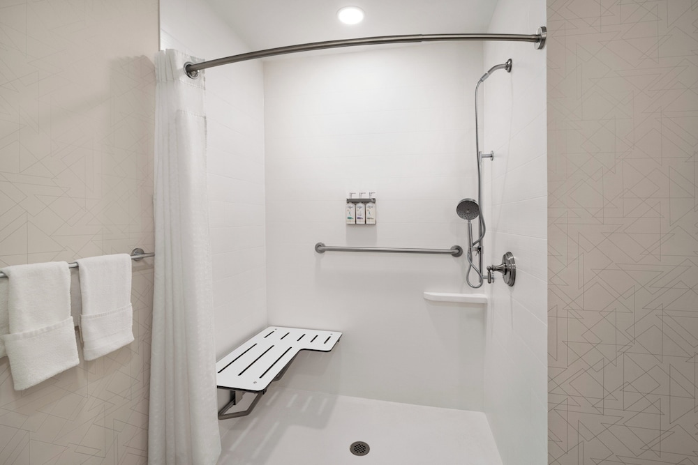 holiday inn express syracuse airport by ihg