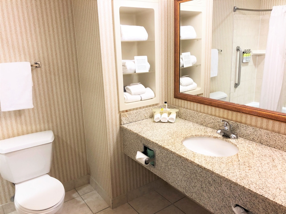 holiday inn express syracuse airport by ihg