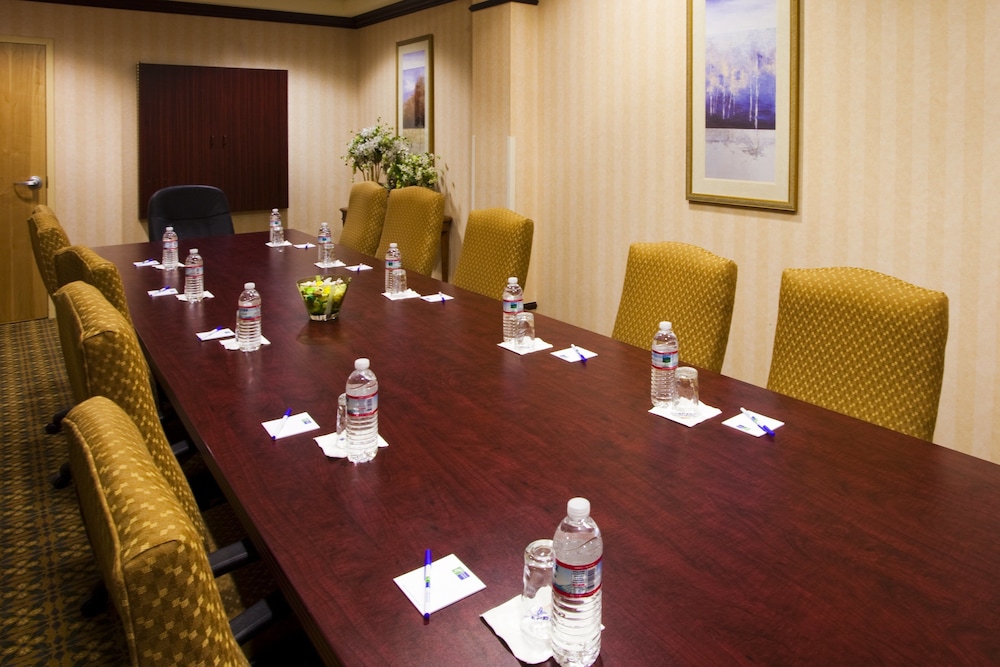 holiday inn express syracuse airport by ihg