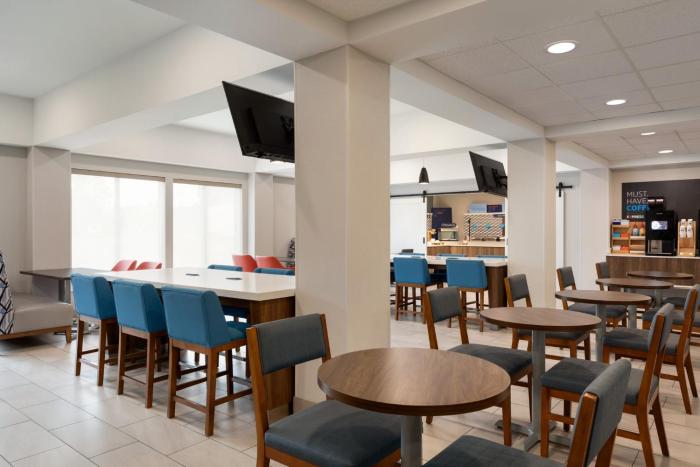 holiday inn express syracuse airport by ihg