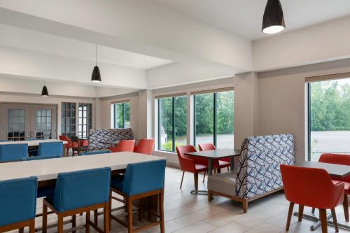 holiday inn express syracuse airport by ihg