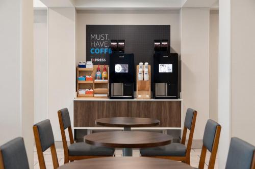 holiday inn express syracuse airport by ihg
