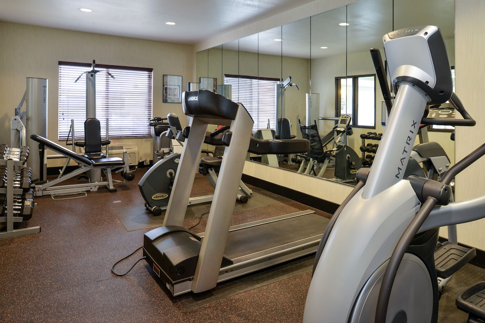 holiday inn express and suites cherry by ihg