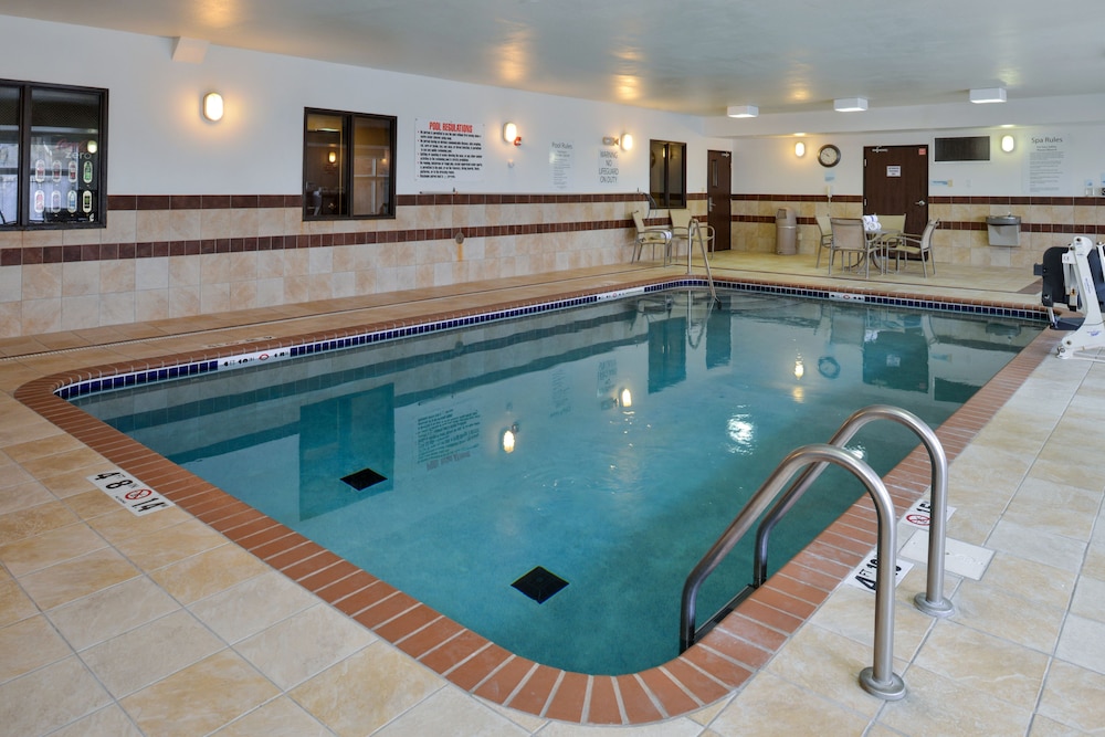 holiday inn express and suites cherry by ihg