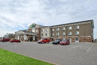 holiday inn express and suites cherry by ihg