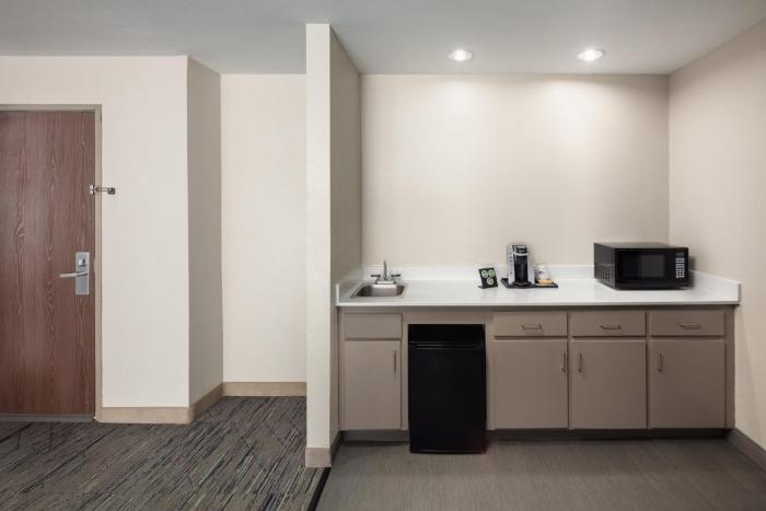 holiday inn express and suites cherry by ihg