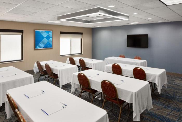holiday inn express and suites cherry by ihg
