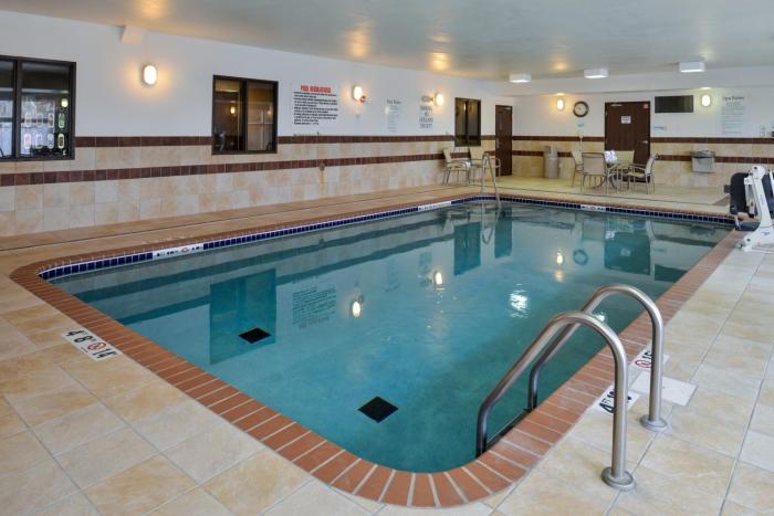 holiday inn express and suites cherry by ihg