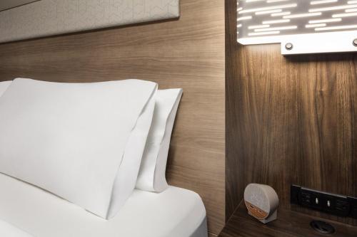 holiday inn express and suites cherry by ihg