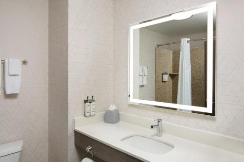 holiday inn express and suites cherry by ihg