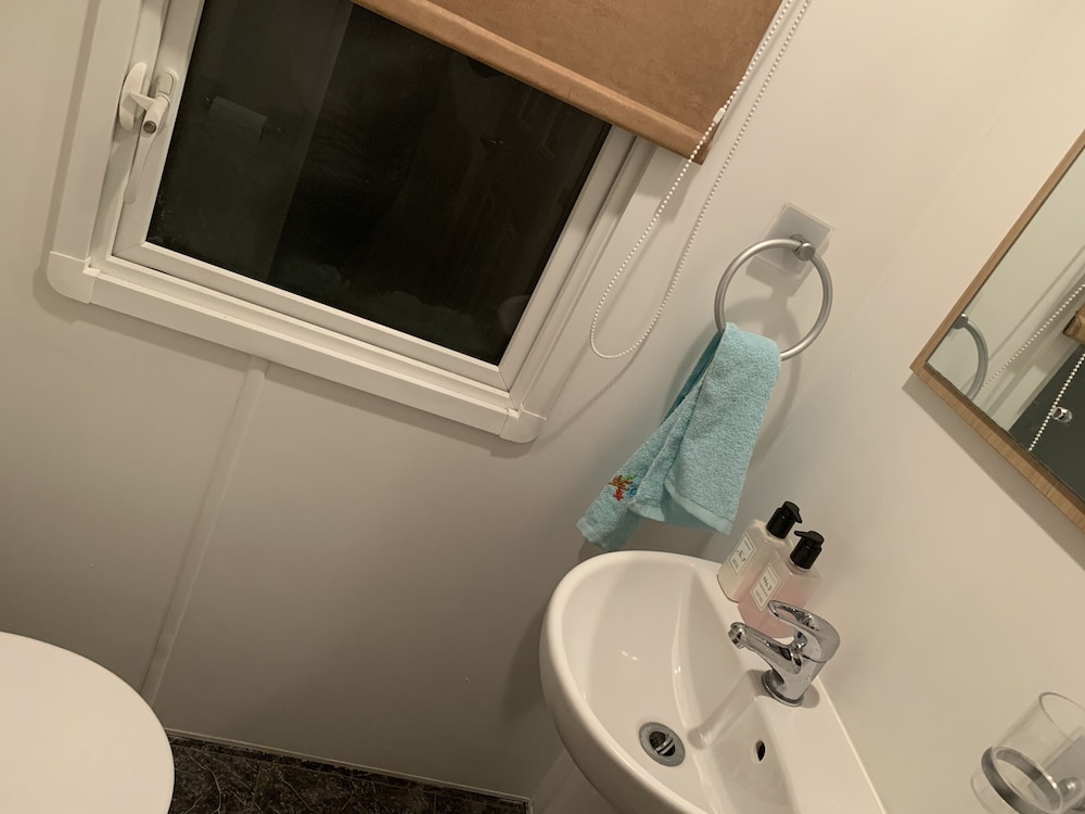 charming 5 beds caravan in beautiful seton sands