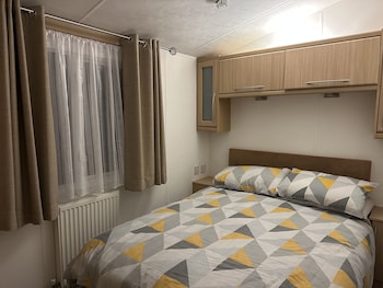 Charming 5-Beds Caravan In Beautiful Seton Sands,,2 star