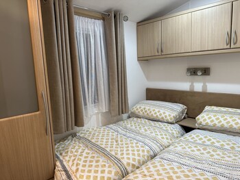 Charming 5-Beds Caravan In Beautiful Seton Sands,,2 star