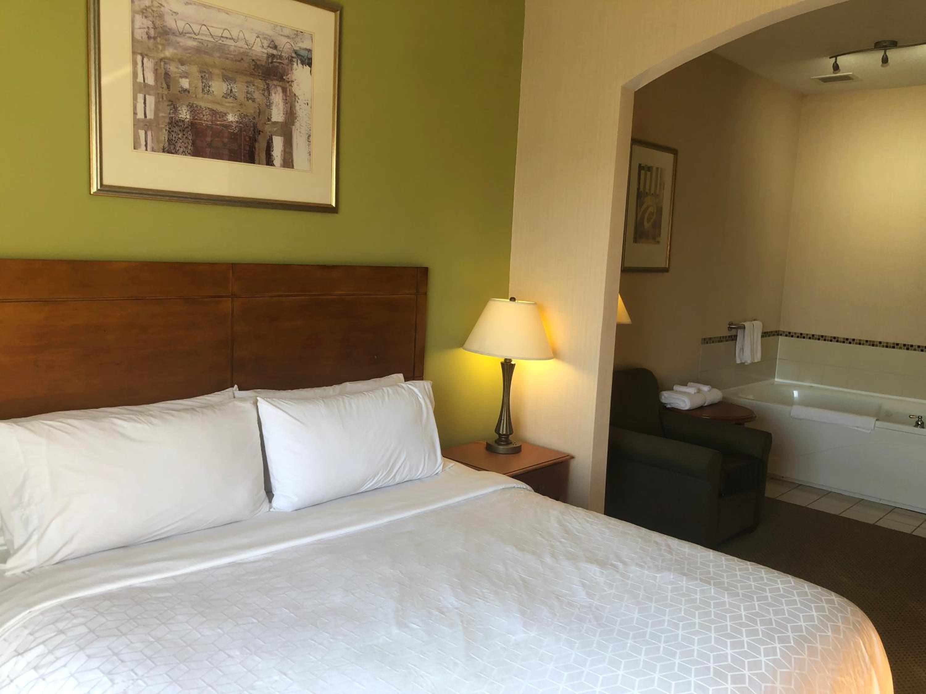 holiday inn express and suites howell by ihg