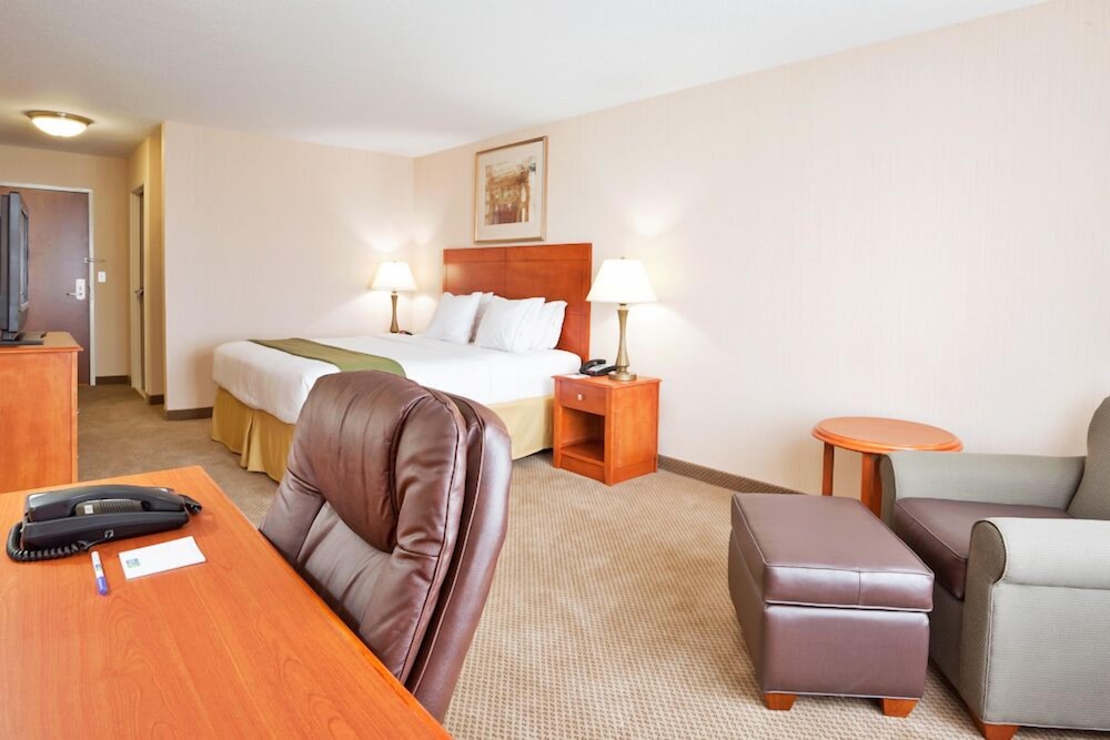 holiday inn express and suites howell by ihg