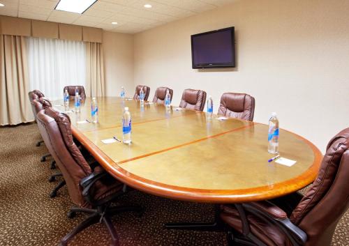 holiday inn express and suites howell by ihg