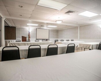 econo lodge and suites shamokin dam selinsgrove