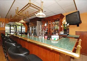 econo lodge and suites shamokin dam selinsgrove