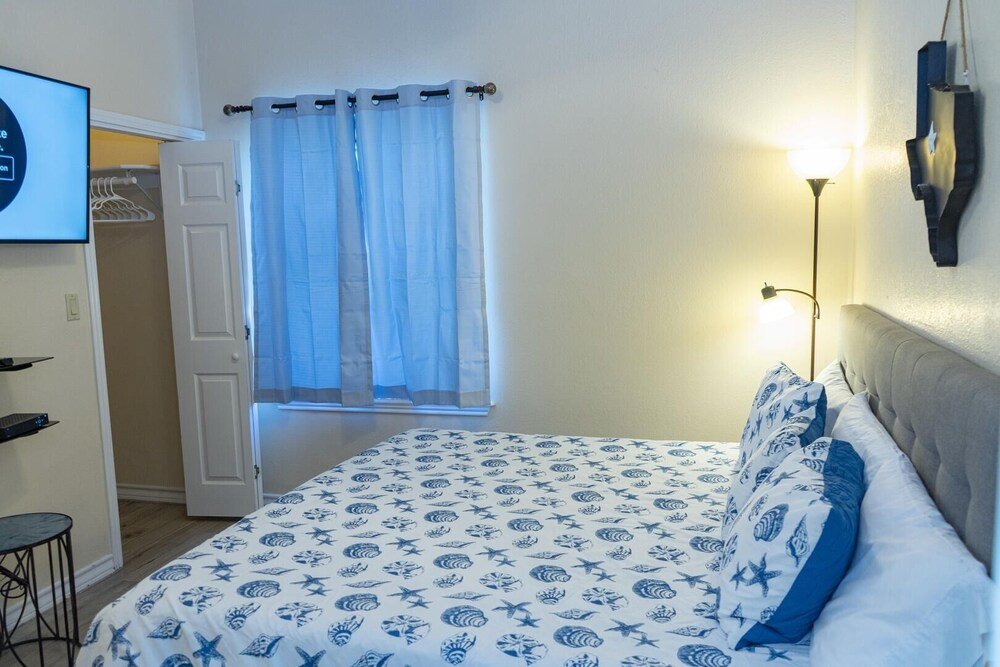pool ground floor walk to beach a 2 bedroom condo