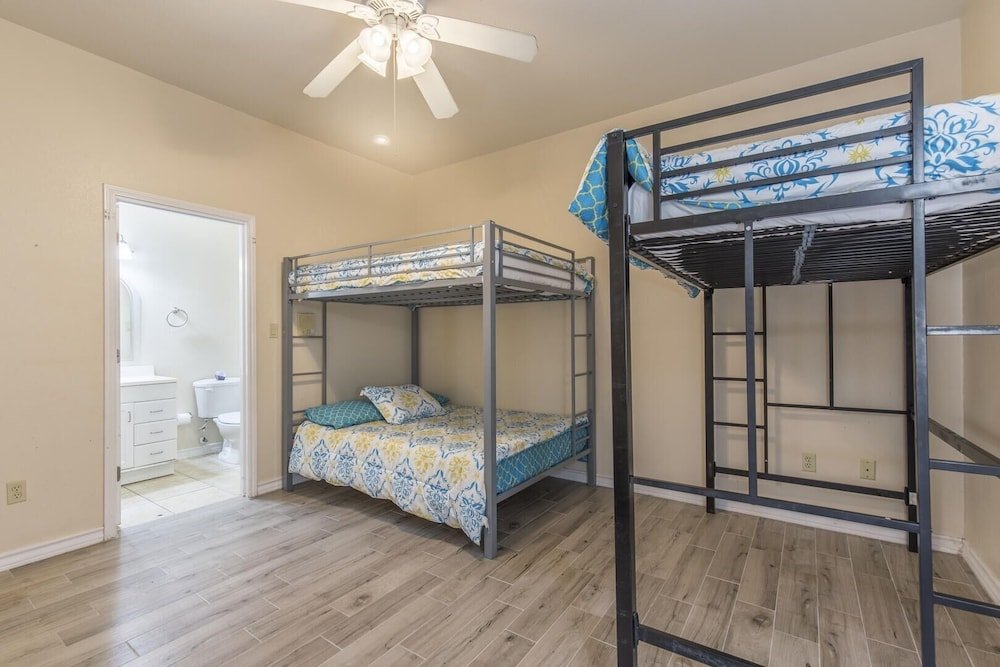 Pool Ground Floor Walk To Beach #A 2 Bedroom Condo,,3.5 star