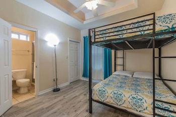 Pool Walk To Beach Sleeps Tons #C 2 Bedroom Condo,103 W Morningside Dr,3.5 star
