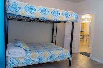 Pool Walk To Beach Sleeps Tons #C 2 Bedroom Condo,103 W Morningside Dr,3.5 star