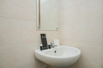 homey studio margonda residence 1 apartment