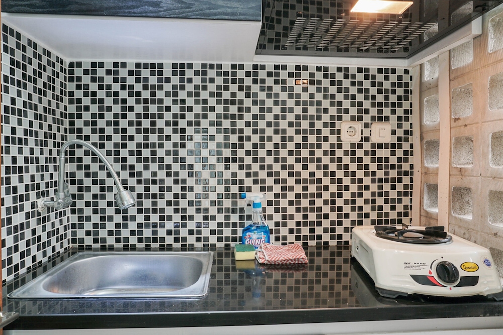 homey studio margonda residence 1 apartment