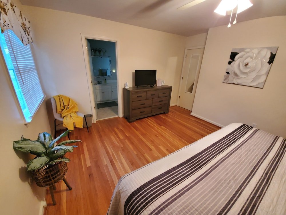 Andrea Abode 5 Bedroom Home By Redawning,,3.5 star