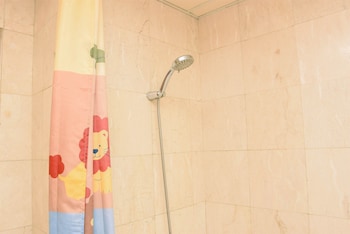 elegant and comfort 1br extra room apartment at bellagio residence