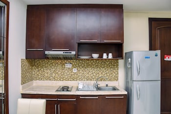 elegant and comfort 1br extra room apartment at bellagio residence