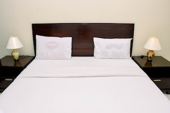 elegant and comfort 1br extra room apartment at bellagio residence