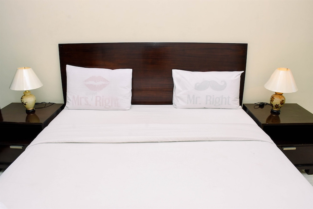 elegant and comfort 1br extra room apartment at bellagio residence