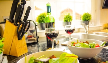 the gathering chester 3 sleeps 14 very close to city centre racecourse within walls