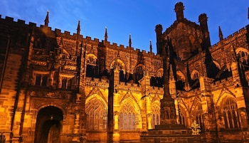 the gathering chester 3 sleeps 14 very close to city centre racecourse within walls