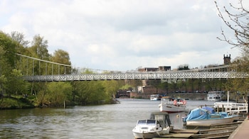 the gathering chester 3 sleeps 14 very close to city centre racecourse within walls