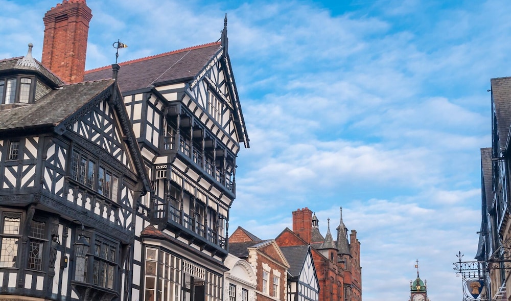 the gathering chester 3 sleeps 14 very close to city centre racecourse within walls