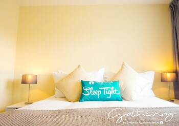 the gathering chester 1 sleeps 14 very close to city centre racecourse within walls