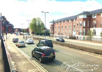 the gathering chester 1 sleeps 14 very close to city centre racecourse within walls
