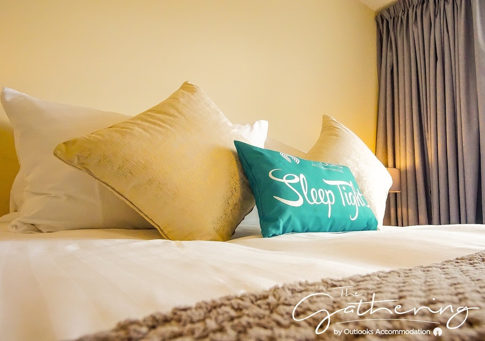 the gathering chester 1 sleeps 14 very close to city centre racecourse within walls