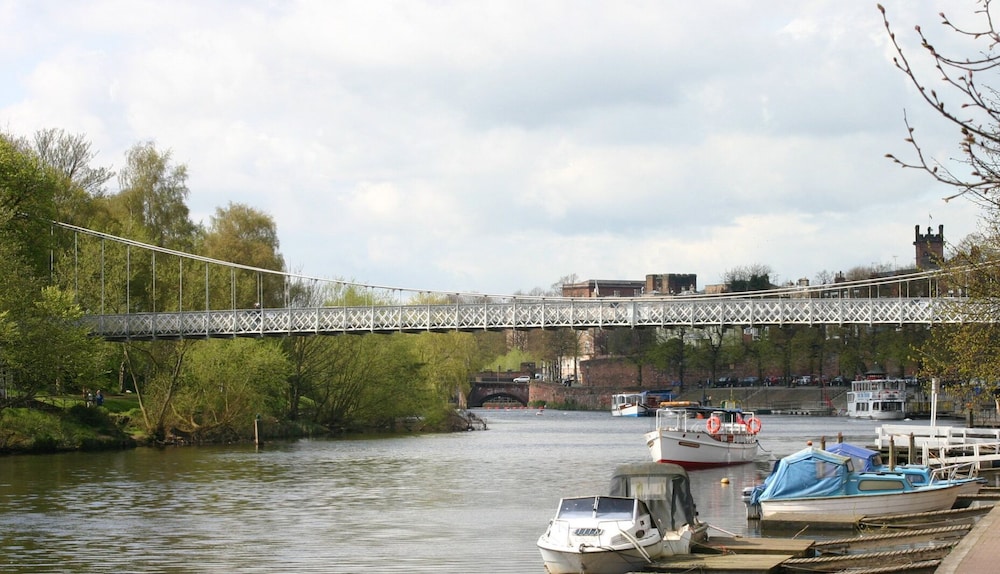 the gathering chester 1 sleeps 14 very close to city centre racecourse within walls