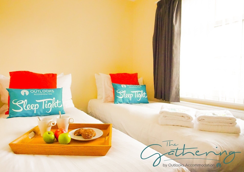 the gathering chester 1 sleeps 14 very close to city centre racecourse within walls