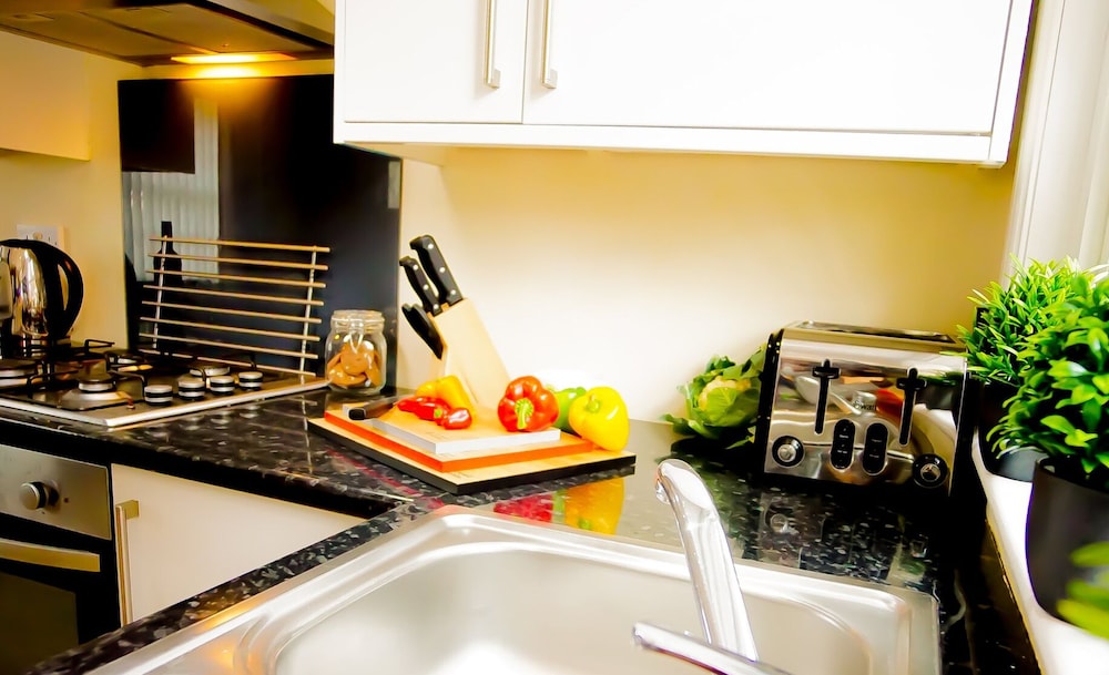 the gathering chester 1 sleeps 14 very close to city centre racecourse within walls