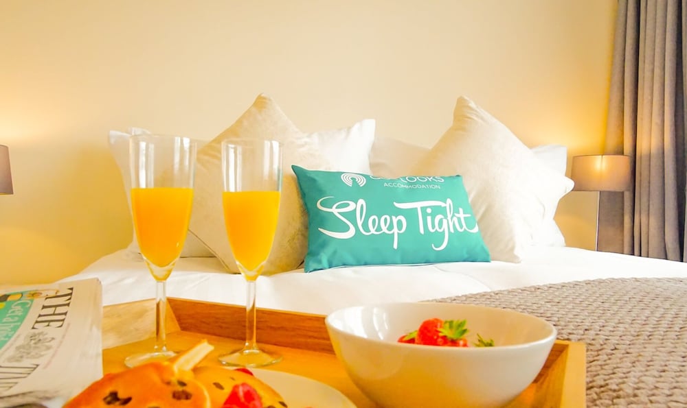 the gathering chester 1 sleeps 14 very close to city centre racecourse within walls