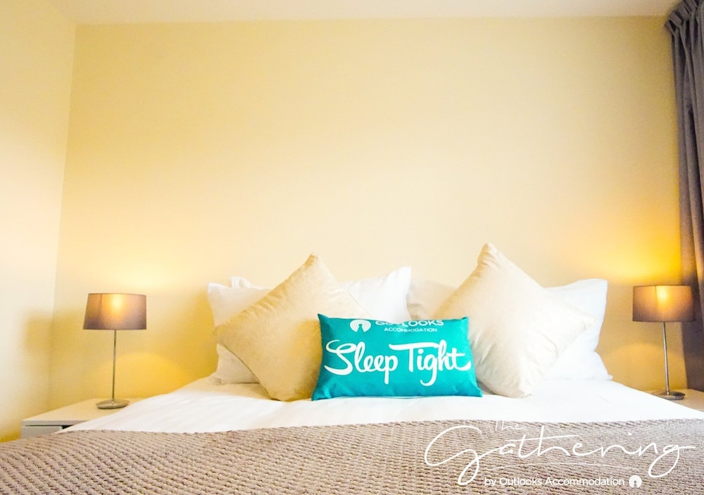 the gathering chester 1 sleeps 14 very close to city centre racecourse within walls
