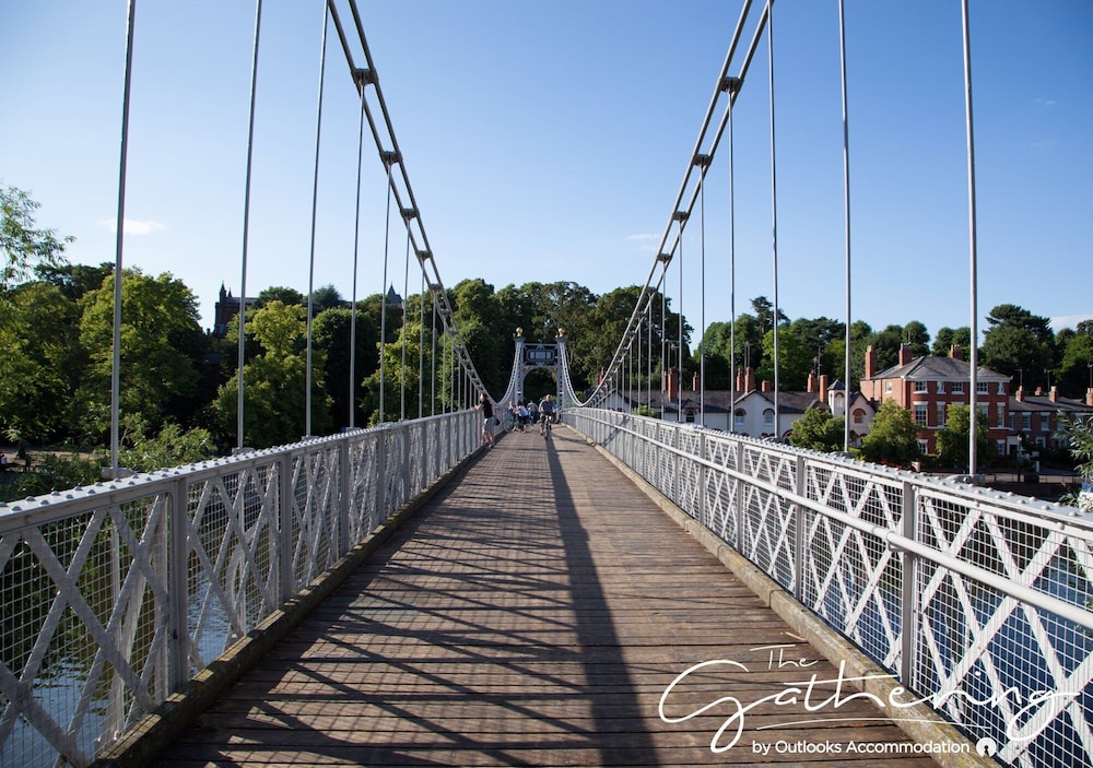 the gathering chester 1 sleeps 14 very close to city centre racecourse within walls