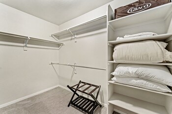 first class stylish townhome near old town