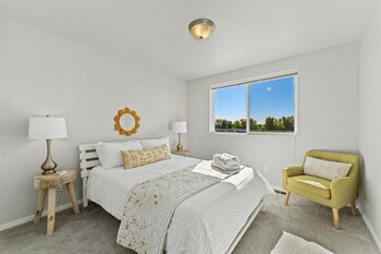 first class stylish townhome near old town