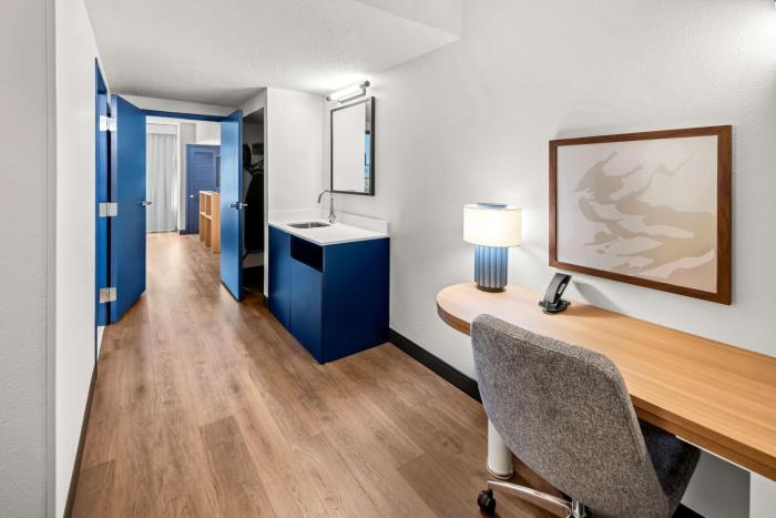 spark by hilton woodbridge